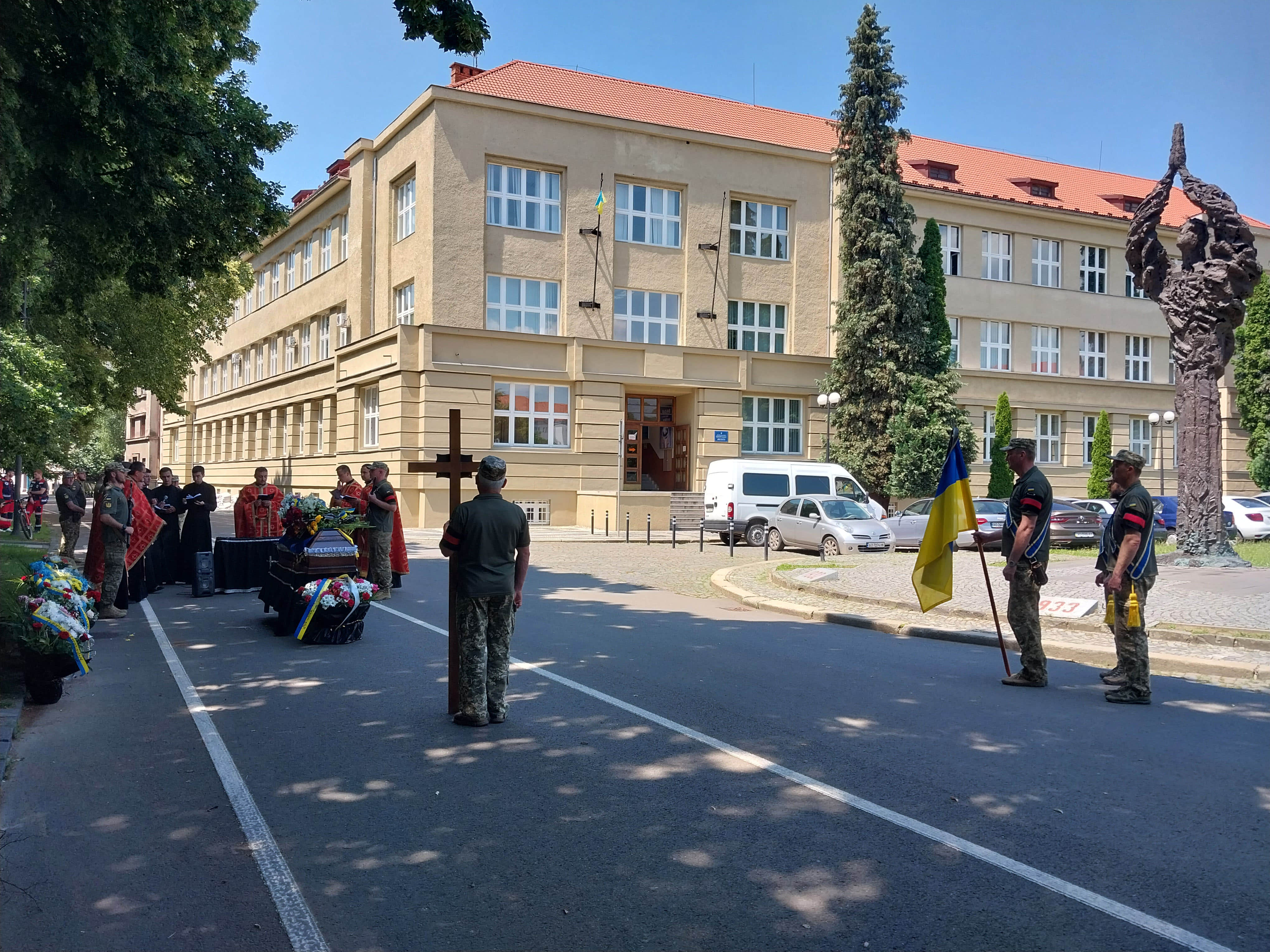 Церемонія прощання із загиблим воїном біля Набережної Незалежності