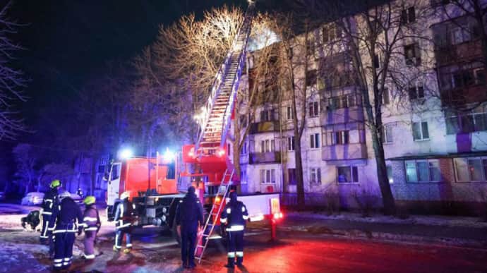 В Харькове Шахед попал в крышу жилого дома: вспыхнул пожар 