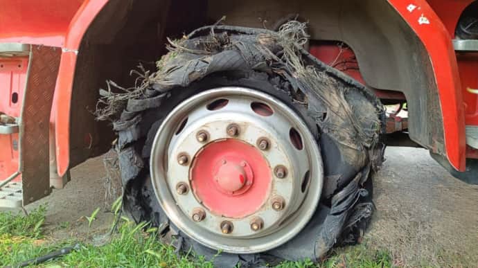 Russians attack fire station and strike evacuation vehicles once again, injuring 4 firefighters in Zaporizhzhia Oblast – photo