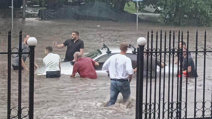 Залпова злива в Києві: є підтоплення в двох районах