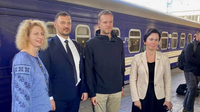 Lithuanian foreign minister arrives in Kyiv – video