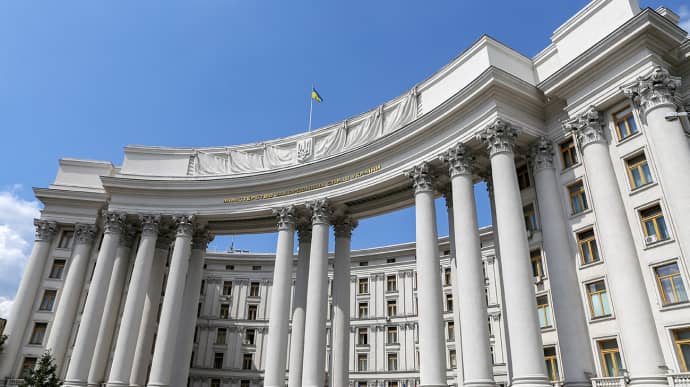 МЗС вважає нелегітимними вибори в Білорусі: політичне шоу однієї людини
